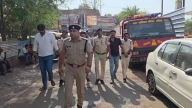 दतिया नगर: विशाल कुशवाहा हत्याकांड में पुलिस का एक्शन, तीन आरोपियों का किला चौक पर निकाला जुलूस, दो मुख्य आरोपी अब भी फरार