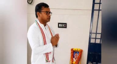 ରାୟଗଡା: ବରିଷ୍ଟ କର୍ମୀ ସ୍ୱର୍ଗତ ଚିନାରି କ୍ରିଷ୍ଣାଙ୍କ ଦେହାନ୍ତ ସମ୍ବାଦ ପାଇ ତାଙ୍କ ବାସଭବନକୁ ଯାଇ ପରିବାରଙ୍କୁ ସମବେଦନା ଜ୍ଞାପନ କଲେ ସାଂସଦ