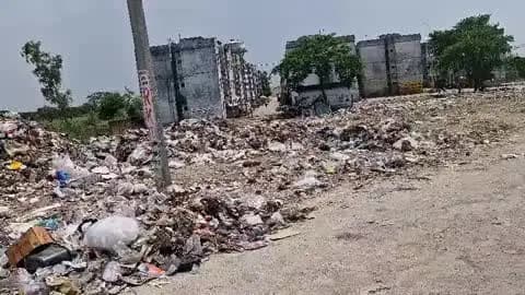 काशीराम आवास के पास नगर पालिका के कूड़ा डंपिंग से लोग परेशान