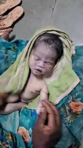 maa ke pet me hui mot bachchi ki esagarh hospital nahi mili kisi prakar subhda na abulance bhi nahi jila hospital me hua
