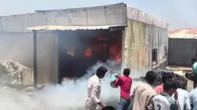 निलंगा: निलंगा तालुक्यातील पानचिंचोलीतील फटाका कारखान्याला भीषण आग; १५ ते २० लाखांचे नुकसान, जीवितहानी टळली