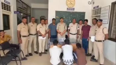 दमोह: जिला न्यायालय परिसर में हथियारो सहित घूम रहे 4 आरोपी गिरफ्तार, कट्टा-कारतूस व 3 चाकू बरामद; पुलिस ने किया कोर्ट में पेश