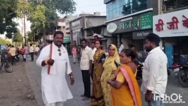 लातूर: गरीब भाजीविक्रेत्यांच्या पाठीशी चिवडे पाटील; मनपा कर्मचाऱ्यांना सुनावले खडे बोल,भाजीविक्रेत्यांना त्रास दिल्यास आंदोलन