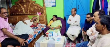 কমলপুর: সুরমা এলাকায় যান দুর্ঘটনায় আহত হন এক ব্যক্তি, উনাকে দেখতে যান এলাকার বিধায়িকা