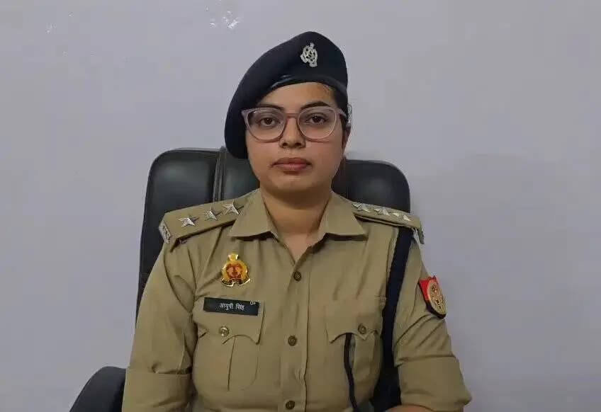 #Etawahpolice
#Goodwork
गिरफ्तारी एवं बरामदगी के संबंध में क्षेत्राधिकारी जसवंतनगर द्वारा दी गयी बाइट । https://t.co/R4x3q8IVCW