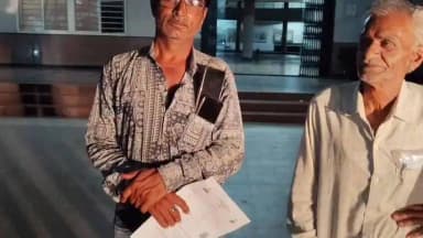 कलेक्टर श्री साकेत मालवीय को ग्राम सेजी के कृषक द्वारा खाद के लिए ई-टोकन बुक न होने की समस्या से अवगत कराया। कृषक की समस्या का तत्काल निराकरण किये जाने के निर्देश कृषि विभाग को दिए।कृषि विभाग द्वारा समस्या का निराकरण कर ई-टोकन बुक कराया गया।
#ashoknagar