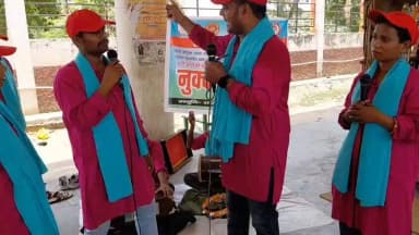 🎭 बस स्टैंड, अरवल में नुक्कड़ नाटक के माध्यम से जागरूकता अभियान
बेटी बचाओ बेटी पढ़ाओ योजना अंतर्गत बस स्टैंड, अरवल में नुक्कड़ नाटक का आयोजन कर आमजन को बाल विवाह उन्मूलन, दहेज प्रथा उन्मूलन एवं बेटियों की शिक्षा के प्रति जागरूक किया गया।
✨ बेटी बचाओ, बेटी पढ़ाओ — सशक्त समाज की पहचान।
#BetiBachaoBetiPadhao #Arwal #NukkadNatak #WomenEmpowerment #BiharGovernment