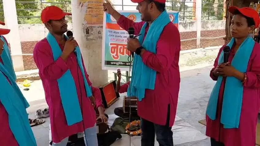 🎭 बस स्टैंड, अरवल में नुक्कड़ नाटक के माध्यम से जागरूकता अभियान
बेटी बचाओ बेटी पढ़ाओ योजना अंतर्गत बस स्टैंड, अरवल में नुक्कड़ नाटक का आयोजन कर आमजन को बाल विवाह उन्मूलन, दहेज प्रथा उन्मूलन एवं बेटियों की शिक्षा के प्रति जागरूक किया गया।
✨ बेटी बचाओ, बेटी पढ़ाओ — सशक्त समाज की पहचान।
#BetiBachaoBetiPadhao #Arwal #NukkadNatak #WomenEmpowerment #BiharGovernment