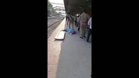 रेलवे ट्रैक पार करते समय ट्रेन की चपेट में आने से अधेड़ की हुई मौत