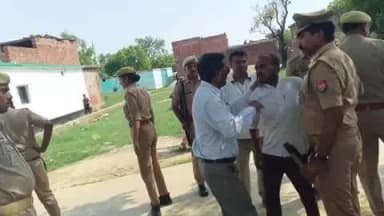 धनघटा: महुली पुलिस के सामने धनघटा तहसीलदार ने प्रधान प्रतिनिधि को जड़ा थप्पड़, वीडियो हुआ वायरल