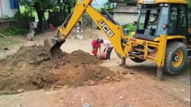 শিলচর: বকেয়া ভাড়া না পেয়ে কালাইনে ইণ্ডেন গ্যাস এজেন্সির গোডাউনের রাস্তা কেটে দিলেন মালিক