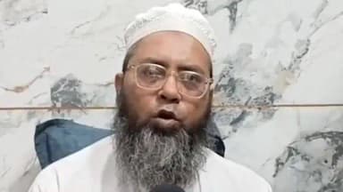 शामली: शामली में कलमा लिखी और विभिन्न देशों के झंडे वाली फुटबाल पर विवाद, डीएम से की गई शिकायत