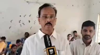 పాడేరు: దేవీపట్నం మండలం దేవారం ప్రైవేట్ స్కూల్లో చదువుతున్న విద్యార్థులను మాన్పించి ప్రభుత్వ స్కూల్లో చేర్పించిన MEO త్రిమూర్తుల
