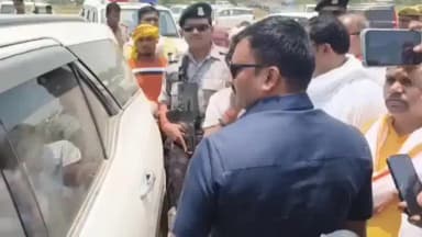 मेजा: मेजा ट्रिपल हत्याकांड के पीड़ित परिवार से मिले नंद गोपाल गुप्ता 'नंदी', हरसंभव मदद का दिया भरोसा