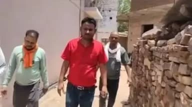 नरवर युवा फाउंडेशन के अध्यक्ष बिलाल खान द्वारा असहाय गरीब जैन परिवार को किया गया राशन बितरण एवं हर संभव मदद हेतु दिया गया आश्वासन।