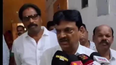 ସୋନପୁର: ଜିଲ୍ଲାର ବିଭିନ୍ନ ମଣ୍ଡିରେ ପଡ଼ି ରହିଛି ଧାନ ଏହାର ତୁରନ୍ତ ସମାଧାନ ପାଇଁ ଜିଲ୍ଲାପାଳଙ୍କୁ ସାକ୍ଷାତ କଲେ ପୂର୍ବତନ ମନ୍ତ୍ରୀ ନିରଞ୍ଜନ ପୂଜାରୀ