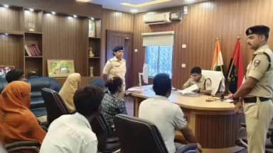 डुमरा: जनता की समस्याओं के त्वरित समाधान को लेकर एसपी ने सुनी फरियाद, संबंधित अधिकारियों को दिए आवश्यक निर्देश