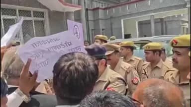 गोंडा: CM से मिलने को लेकर अधिवक्ताओं ने नाराज होकर किया विरोध प्रदर्शन, जमकर नारेबाजी, वीडियो हुआ वायरल