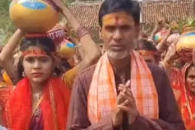 हलसी: हलसी प्रखंड के प्रतापपुर गांव में 9 दिवसीय श्री श्री 108 विराट शतचंडी महायज्ञ को लेकर निकली भव्य कलश शोभायात्रा
