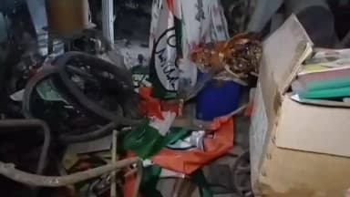 বারাবনী: আসানসোলে সরকারি অফিসে তৃণমূলের পতাকা, স্বাস্থ্যকেন্দ্রে মদের বোতল, মজুদ ত্রাণ অভিযোগ বিজেপির