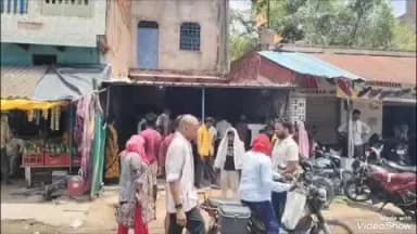 लालगंज: लालगंज बाजार निवासी युवक का शव घर के कमरे में फंदे से लटकता मिला, क्षेत्र में फैली सनसनी, पुलिस जांच में जुटी