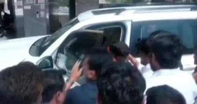 సిద్దిపేట అర్బన్: సిద్దిపేట క్యాంపు కార్యాలయంలో కాంగ్రెస్ అధినేత రాహుల్ గాంధీ జన్మదినం సందర్భంగా కేక్ కట్ చేసిన మంత్రి వివేక్ వెంకటస్వామి