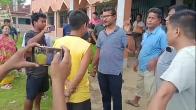 কমলপুর: মিষ্টি নিয়ে শুভেচ্ছা জানাতে গিয়ে শ্রীলতাহানির চেষ্টা শিক্ষকের ঘটনা কমলপুরের