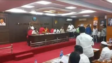 வேலூர்: வேலூர் மாநகராட்சி அலுவலகத்தில் பல்வேறு கலோபரங்களில் தொடங்கி கலோபுரத்திலேயே முடிந்த மாமன்ற கூட்டம்