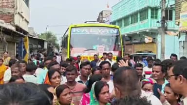 পুঞ্চা: বৃহন্নলা বা তৃতীয় লিঙ্গের তোলাবাজির কারণে অতিষ্ট এলাকার মানুষ,পুঞ্চায় পথ অবরোধ সাধারণ মানুষদের