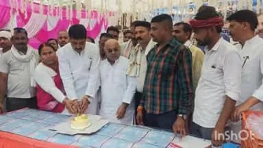 बिंदकी: बिंदकी में कांग्रेस पार्टी के नेता शिवाकांत तिवारी के नेतृत्व में विपक्ष के नेता सांसद राहुल गांधी का जन्मदिन मनाया गया
