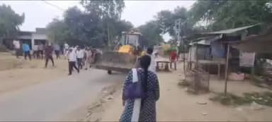 मेहदावल: बभनी चौराहे पर हत्यारोपी मुस्लिम युवक की दुकान पर प्रशासन का बुलडोजर चला