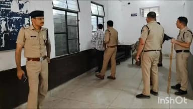 रूड़की: तहसील में ₹20 की रिश्वत लेते हुए विजिलेंस ने पीआरडी जवान को हिरासत में लिया, विरोध के बाद तैनात किया गया पुलिस बल