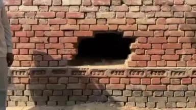 डुमरियागंज: भवानीगंज थाना क्षेत्र में एक ही रात में दो घरों में नकबजनी, लाखों के जेवरात और नगदी पर चोरों ने किया हाथ साफ