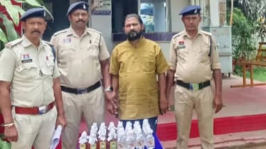 चारामा: चारामा पुलिस ने 10 लीटर से अधिक शराब के साथ आरोपी को किया गिरफ्तार