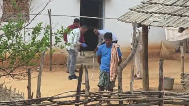 ଦେବଗଡ: ଗୁଣ୍ଡୁରିପୋଷି କଲୋନୀ ସାହିରେ ଯୁବକଙ୍କୁ ଛୁରୀ ଭୁଷି ହତ୍ୟା ଘଟଣା, ଘଟଣାସ୍ଥଳରେ ସାଇଂଟିଫିକ ଦଳ ଓ ପୋଲିସର ତଦନ୍ତ