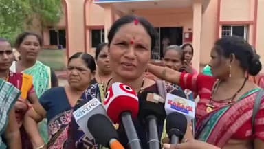 ଖରିଆର: ଏସଏଚଜି ଟଙ୍କା ହଡ଼ପ ନେଇ ଖଡ଼ିଆଳ ଥାନାରେ ଅଭିଯୋଗ କଲେ ଡୁଆଝର ଗ୍ରାମର ୯ ଟି ସ୍ବୟଂ ସହାୟକ ଗୋଷ୍ଠୀର ମହିଳା ରଖିଲେ ପ୍ରତିକ୍ରିୟା