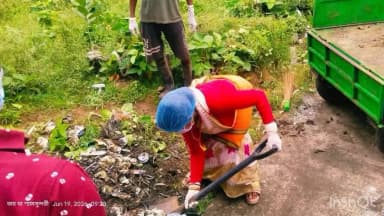 মেজিয়া: মেজিয়ায় প্রাথমিক স্বাস্থ্য কেন্দ্রে স্বচ্ছ ভারত অভিযান কর্মসূচির মধ্য দিয়ে স্বাস্থ্য কেন্দ্র এলাকা পরিস্কার করলেন শালতোড়া বিধানসভার বিধায়ক চন্দনা বাউরি