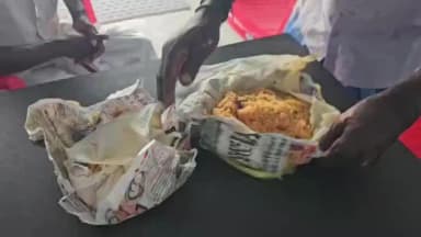 விழுப்புரம்: கண்டாச்சிபுரம் பேருந்து நிலையம் எதிரில் உள்ள உணவகத்தில் மதிய உணவு வாங்கிய நபரின் பார்சலில் கரப்பான் பூச்சி இருந்ததைக் கண்டு அதிர்ச்சி அடைந்த நபர் வீடி