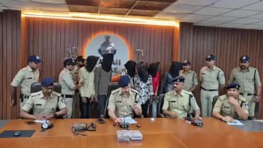 रतलाम नगर: रात्रिमें वाहनचेकिंगके दौरान पुलिसकोमिली बड़ीसफलता, आर्म्सएक्टएवं मोटरव्हीकल एक्टमें मामलादर्ज प्रेसवार्ता कर जानकारी दी