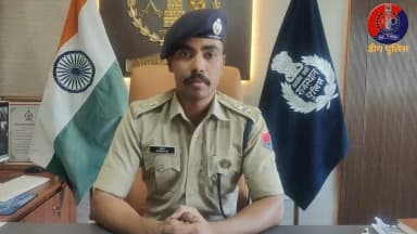 पुलिस अधीक्षक डीग शरण गोपीनाथ के. IPS के निर्देशन मे Operation #AntiVirus के तहत #डीग पुलिस की कार्यवाही
क्रेटा गाडी मे बैठकर साइबर ठगी करते हुए 5 साइबर ठग गिरफतार
कब्जे से 5 फर्जी मोबाईल मय 5 फर्जी सिम कार्ड व एक क्रेटा गाडी जप्त
#RajasthanPolice #DeegPolice
@PoliceRajasthan https://t.co/ZJ36B2yELv