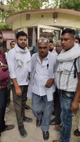 कोरांव: तहसील कोरांव में कार्यरत राजस्व निरीक्षक ने अधिवक्ता पर जूते से मारने का आरोप लगाते हुए पुलिस को दी तहरीर, जांच जारी