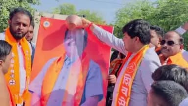 पाथ्री: पाथरी येथे खासदार संजय जाधव यांच्या प्रतिमेला शिवसेना शिंदे गटाने केले दुग्धाभिषेक