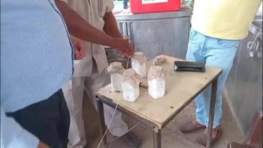 सोनीपत: सोनीपत में खराब गन्ने के जूस की शिकायत पर खाद्य विभाग का छापा, 57 किलो पनीर के नमूने भी जांच के लिए भेजे