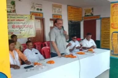 पटियाली: मोदी सरकार के 12 वर्ष पूर्ण होने पर रतनपुर में ग्राम चौपाल में योजनाओं और विकास कार्यों पर हुई चर्चा