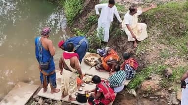 ମୋହନା: ବଡଖଣି ଓ ସାନଖଣି ଗ୍ରାମ ରେ ମନ୍ଦିର ପ୍ରତିଷ୍ଠା ପାଇଁ କଳସ ଯାତ୍ରା କାର୍ଯ୍ୟକ୍ରମ ହୋଈ ଯାଇଛି।
