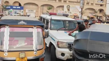 મહેસાણા શહેર: મોઢેરા ચોકડી પર અડચણરૂપ રિક્ષા ચાલકો સામે કાર્યવાહી કરતી શહેર બી ડિવિઝન પોલીસ