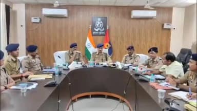 इटावा: रिजर्व पुलिस लाइन में SSP ने अपराध गोष्ठी का आयोजन किया, कानून व्यवस्था सुदृढ़ बनाने के लिए दिए आवश्यक दिशा निर्देश