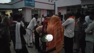 कोरांव: बिसरी में कोरांव कोहड़ार मार्ग पर ईंट लदे ट्रैक्टर का एक्सल टूटने से चालक की हुई मौत, पुलिस ने पोस्टमार्टम के लिए भेजा