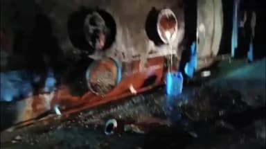 कोडरमा: कोडरमा घाटी में ड्राइवर की बहादुरी, बस के यात्रियों की जान बचाने के लिए जोखिम में डाला अपना वाहन,पलटा तेल टैंकर