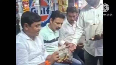 পাত্রসায়র: নেতাকর্মীদের সাথে মুড়ি খেলেন মন্ত্রী দিবাকর ঘরামী